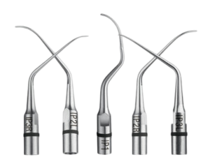 Ultrazvukové titanové a karbonové koncovky pro hygienu okolo implantátů