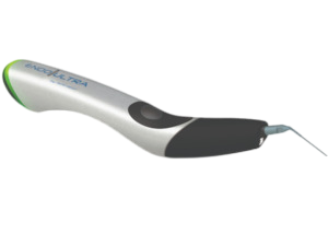 Výplach kořenového kanálku